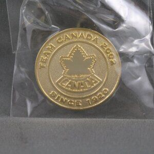 COPY - Team Canada Hockey Pin (Retro) - 2002 Maple Logo on Gold - Stamped Pin